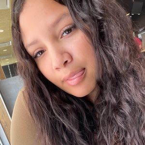 Meet your Posher, Leana